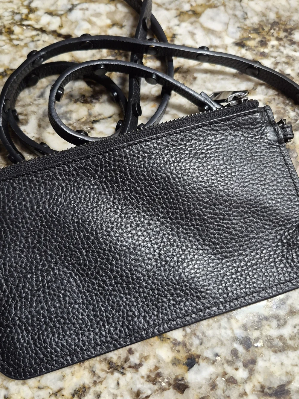 Bandolier compact pebbled